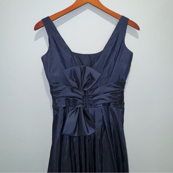 David's Bridal Navy Empire Waist Sleeveless V-neck Dress w/ Vertical Back Bow 2 - Picture 9 of 9